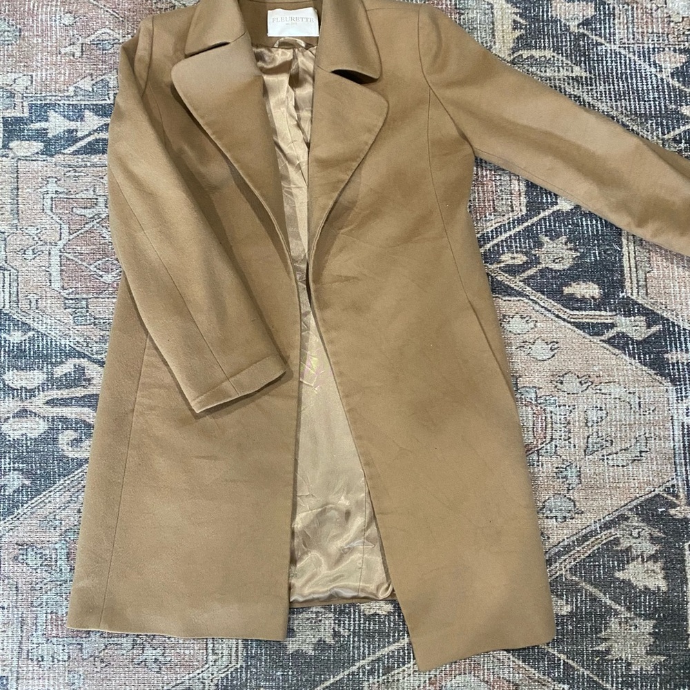 Fleurette Neiman Marcus 100% Cashmere coat women’s size 4 camel tan mid length